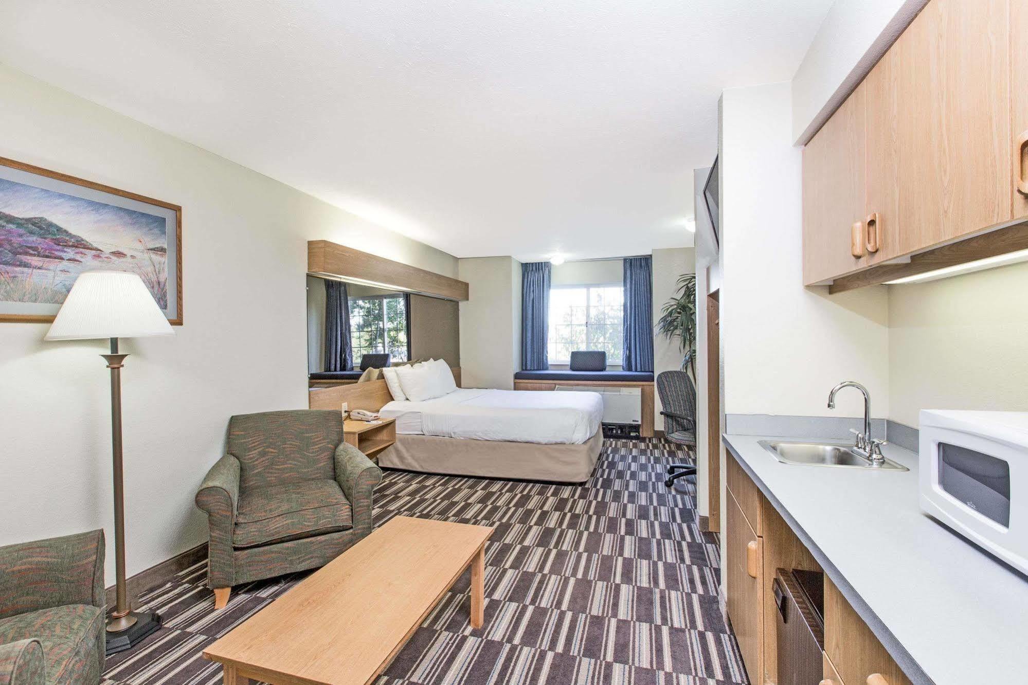 Baymont Inn & Suites By Wyndham Anchorage Airport Exterior foto