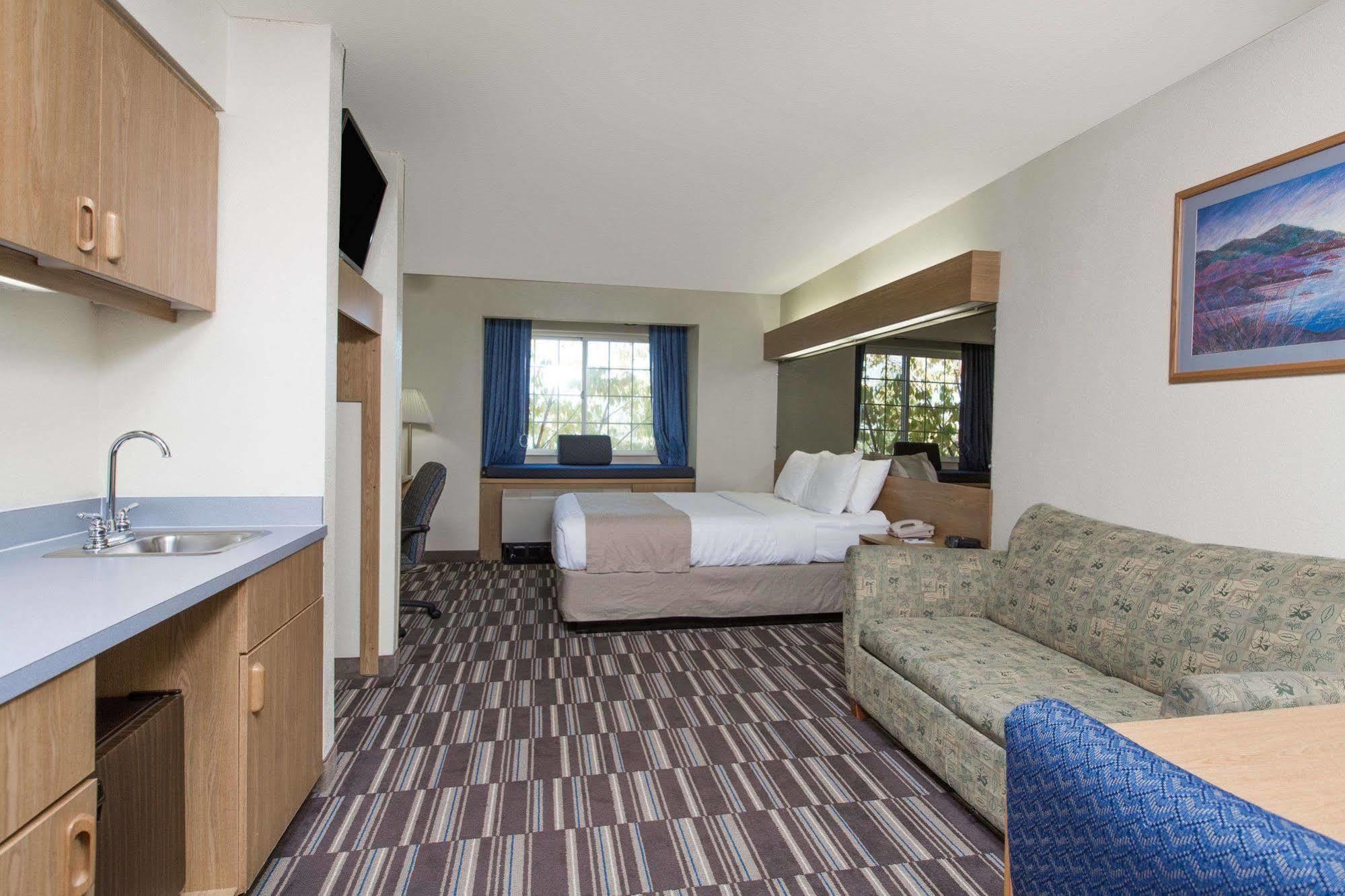 Baymont Inn & Suites By Wyndham Anchorage Airport Exterior foto